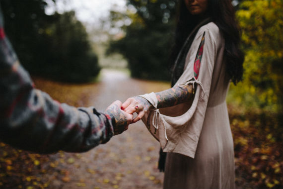 what is a healthy relationsip man and woman holding hands