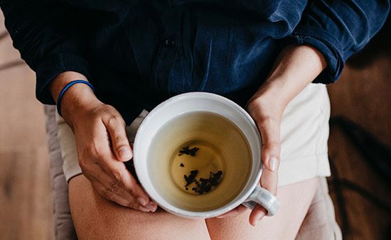 diets that work woman holding cup of tea
